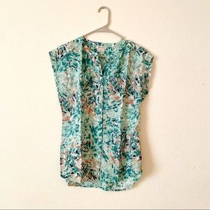 VanHeusen sleeveless blouse leaf print